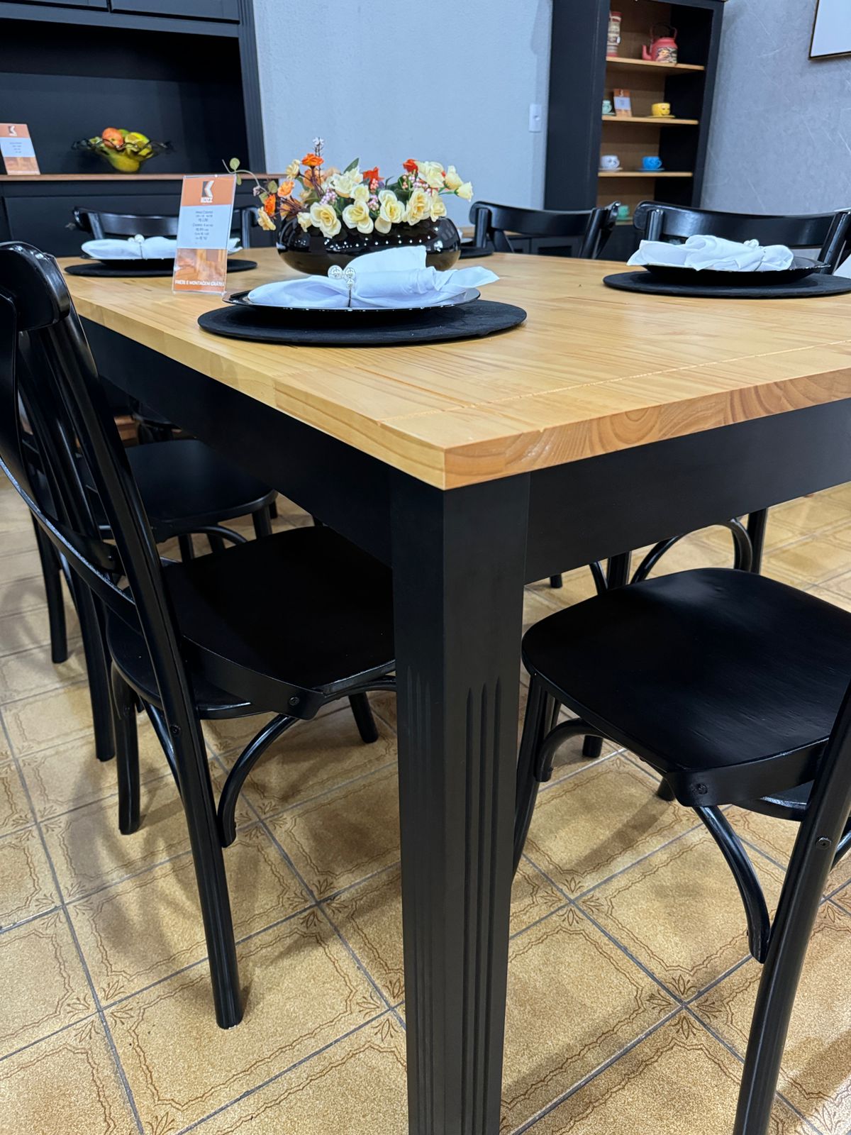 Mesa Colonial Preto/Garapa 80 cm x 160 cm x 80 cm