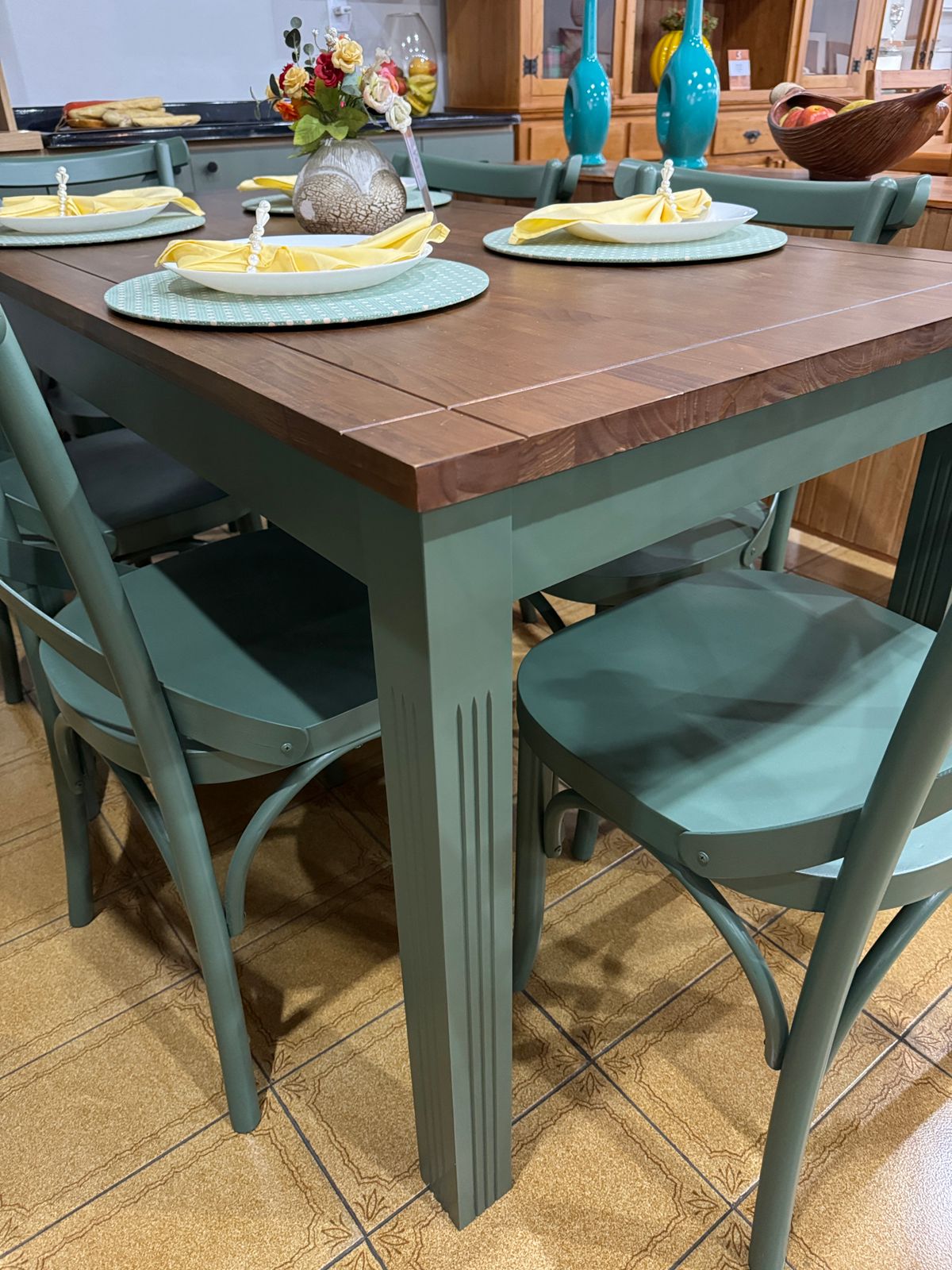 Mesa Colonial Verde Kalle/Imbuia 80 cm x 160 cm x 80 cm