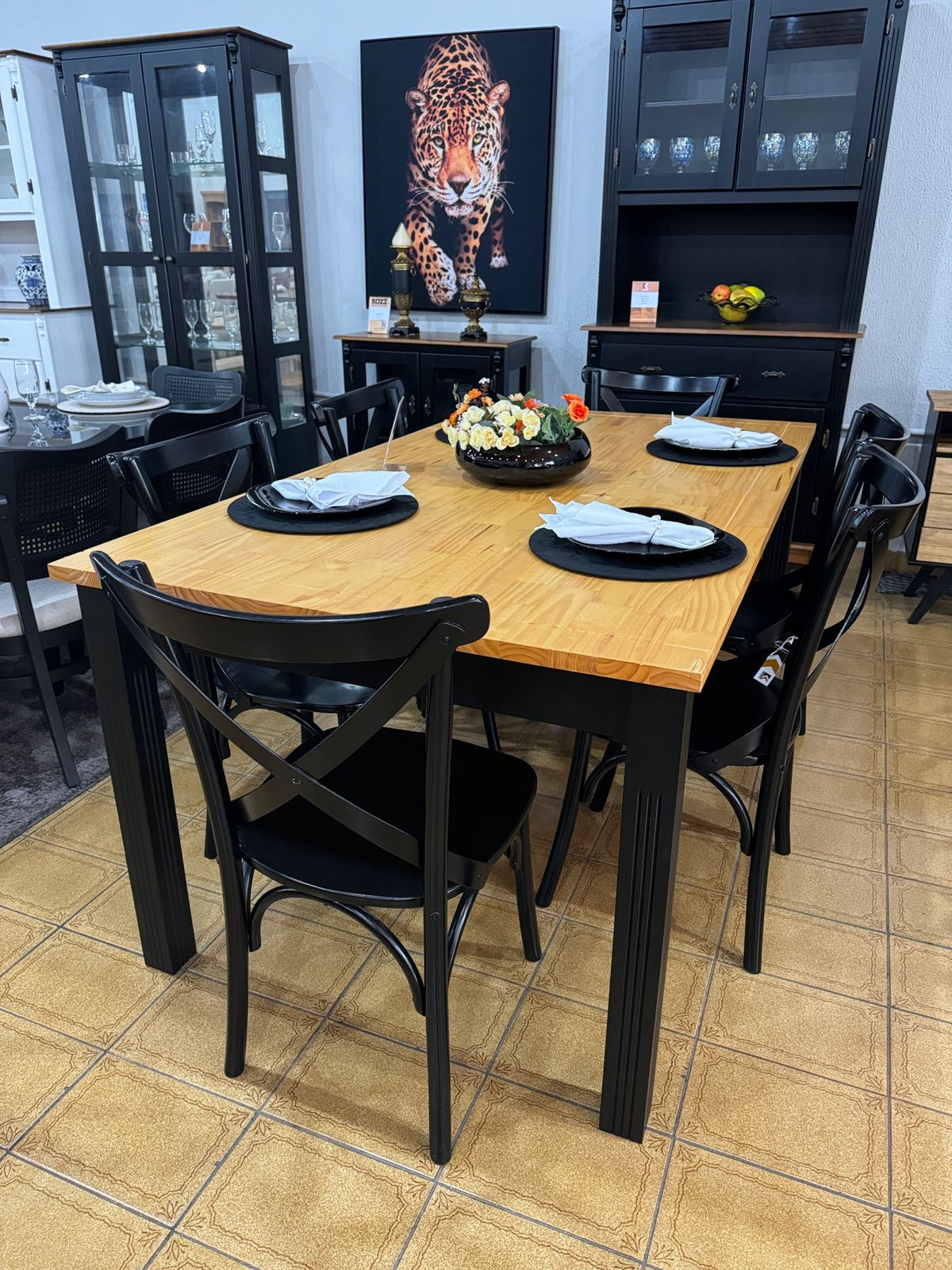 Mesa Colonial Preto/Garapa 80 cm x 160 cm x 80 cm