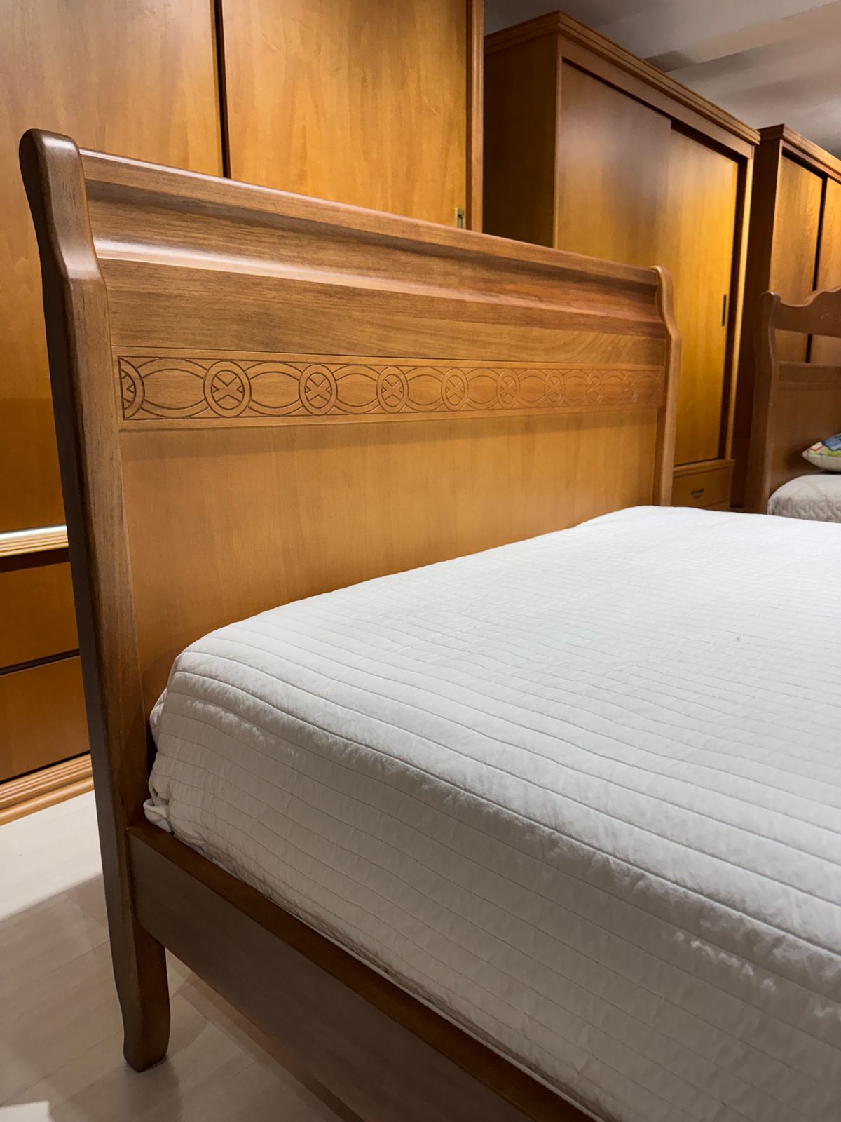 Cama Casal Madeira Maciça Riscado Fechado Amêndoa