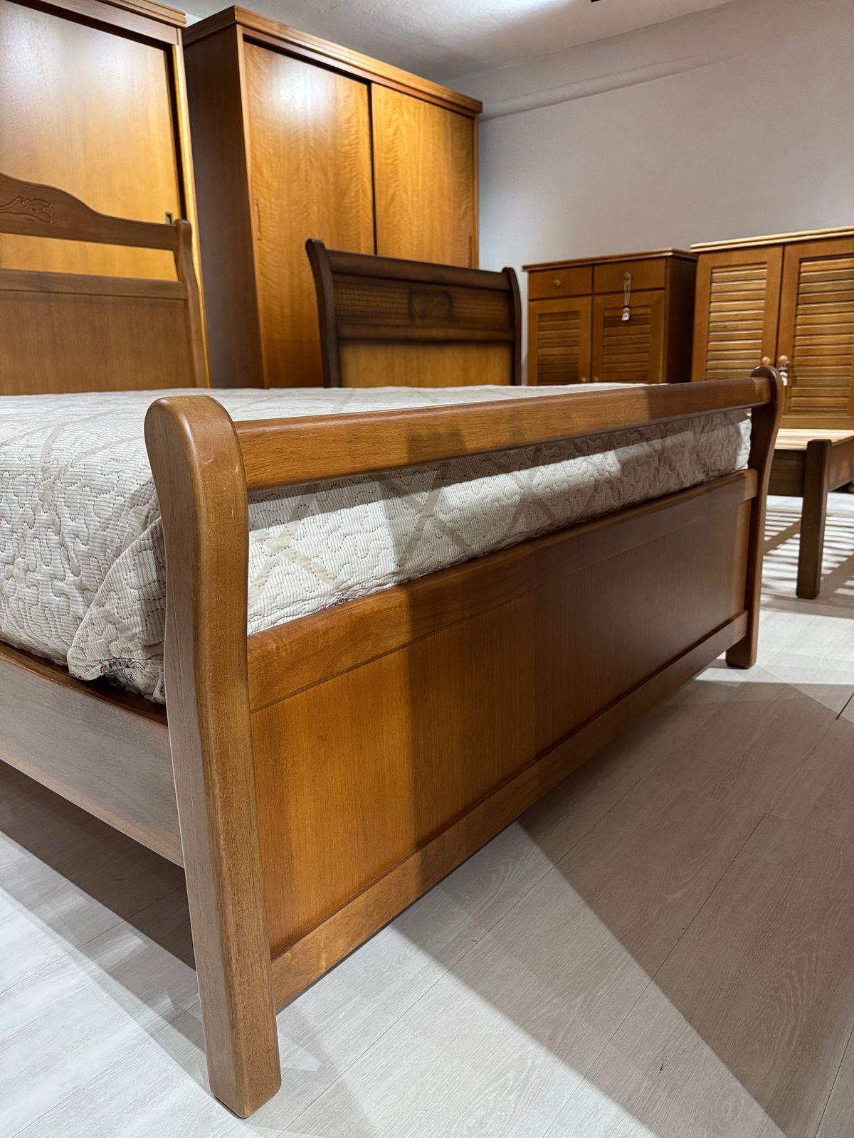 Cama Casal Madeira Maciça Florida Amêndoa