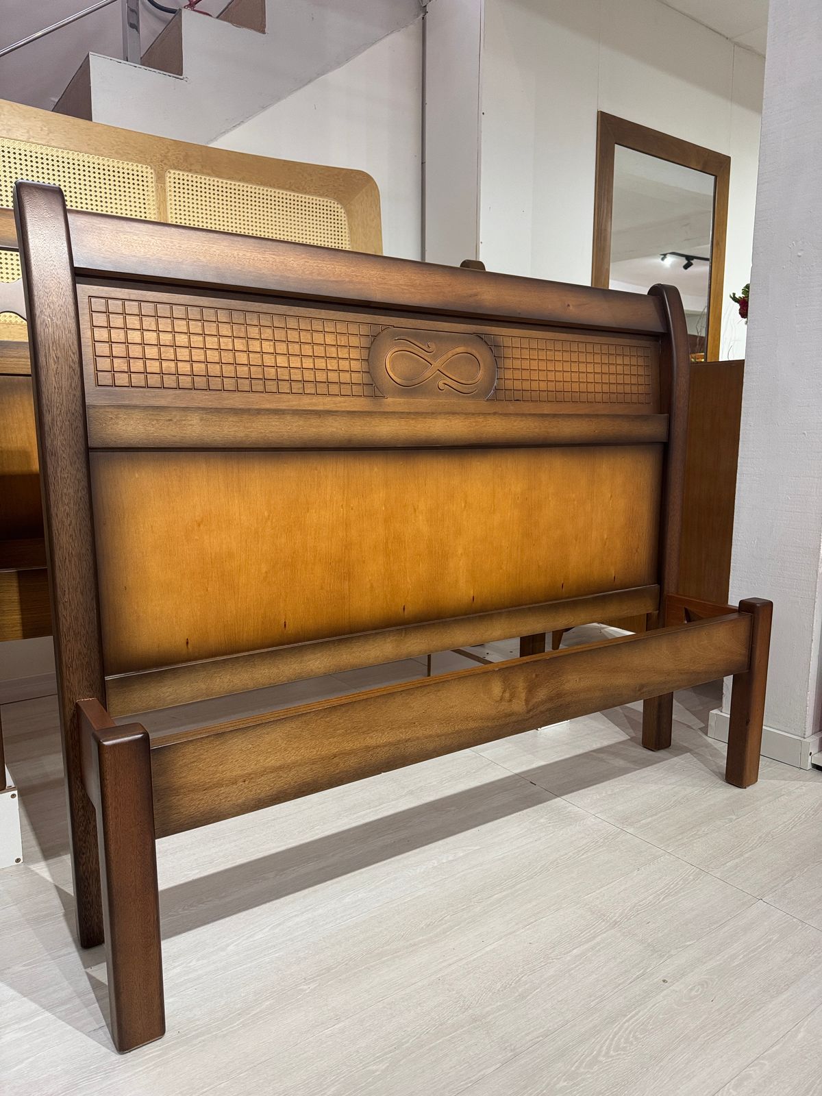 Cama Casal Madeira Maciça Infiniti Amêndoa Envelhecido