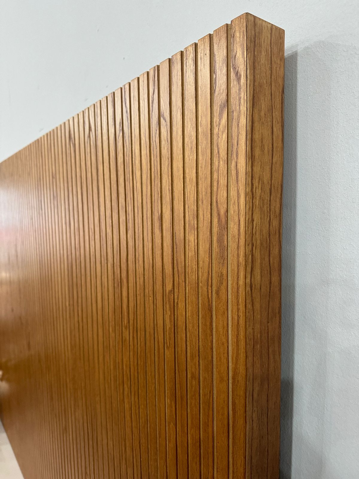 Home Theater Dhamar Madeira Maciça Amêndoa/Branco 187 cm x 200 cm x 41 cm