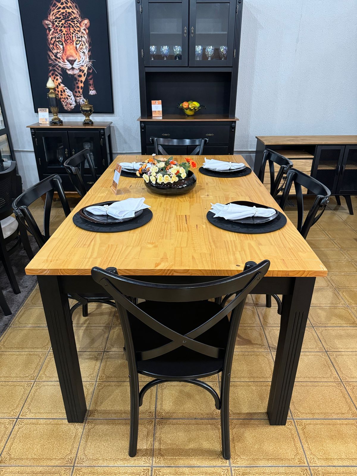 Mesa Colonial Preto/Garapa 80 cm x 160 cm x 80 cm