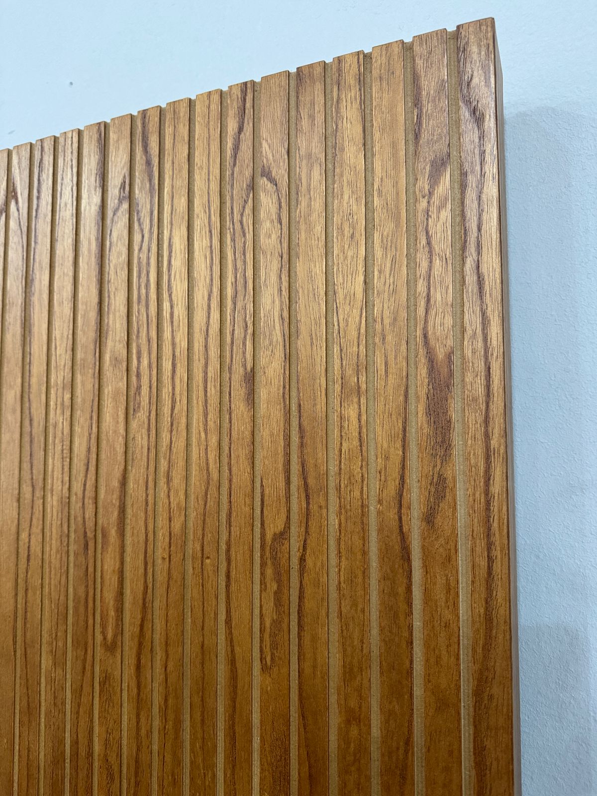 Home Theater Dhamar Madeira Maciça Amêndoa/Branco 187 cm x 200 cm x 41 cm