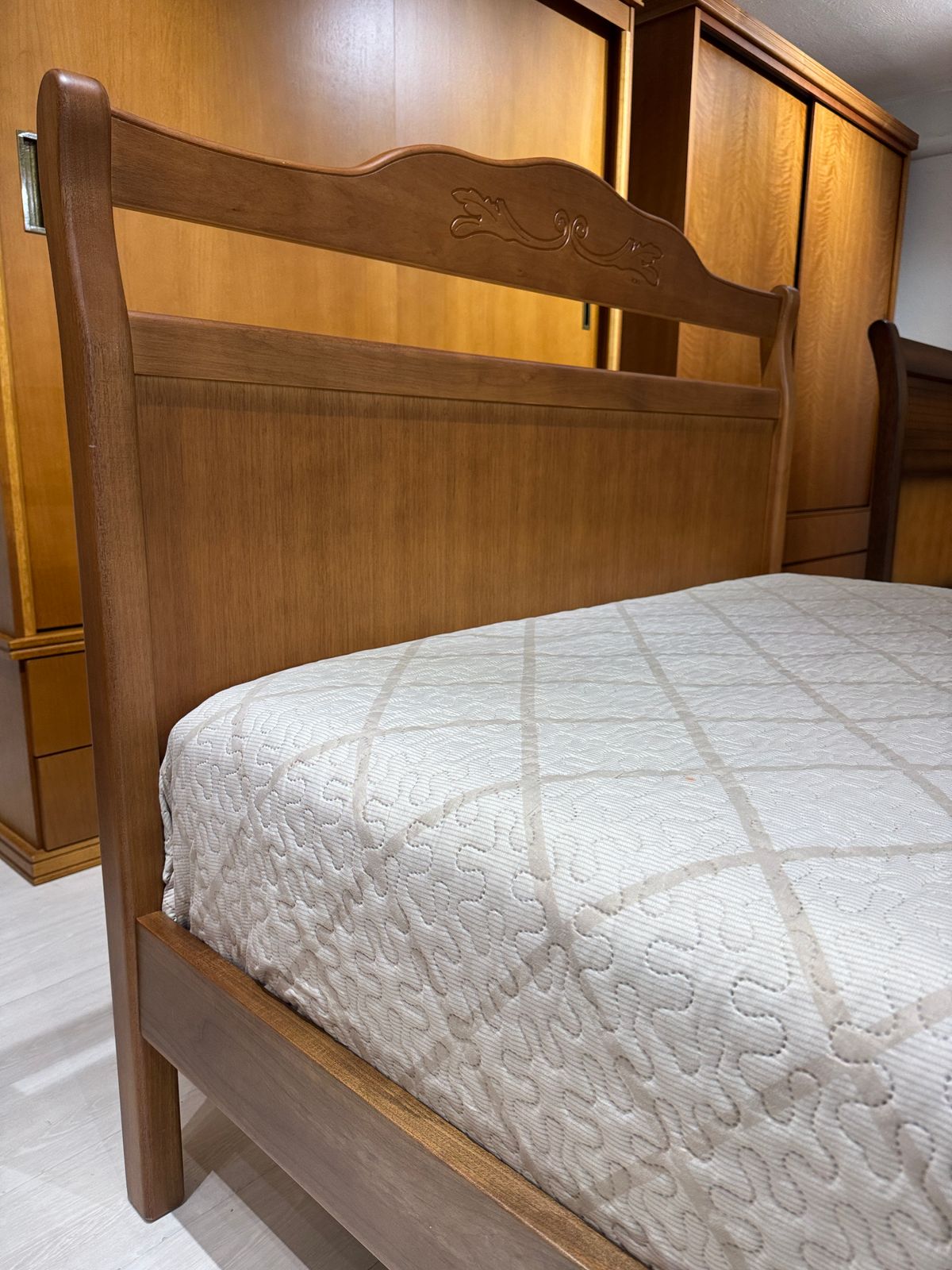 Cama Casal Madeira Maciça Florida Amêndoa