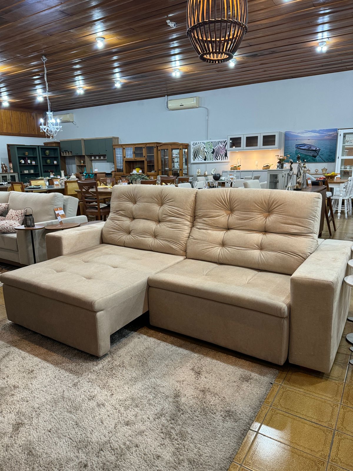 ⁠Sofá Max retrátil suede creme 2,50