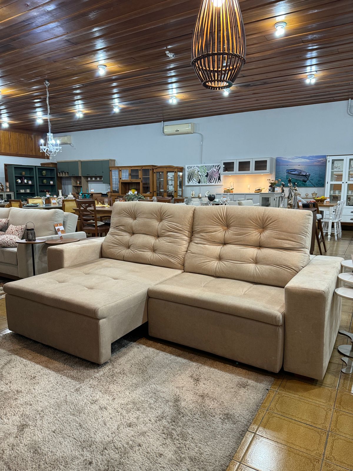 ⁠Sofá Max retrátil suede creme 2,50