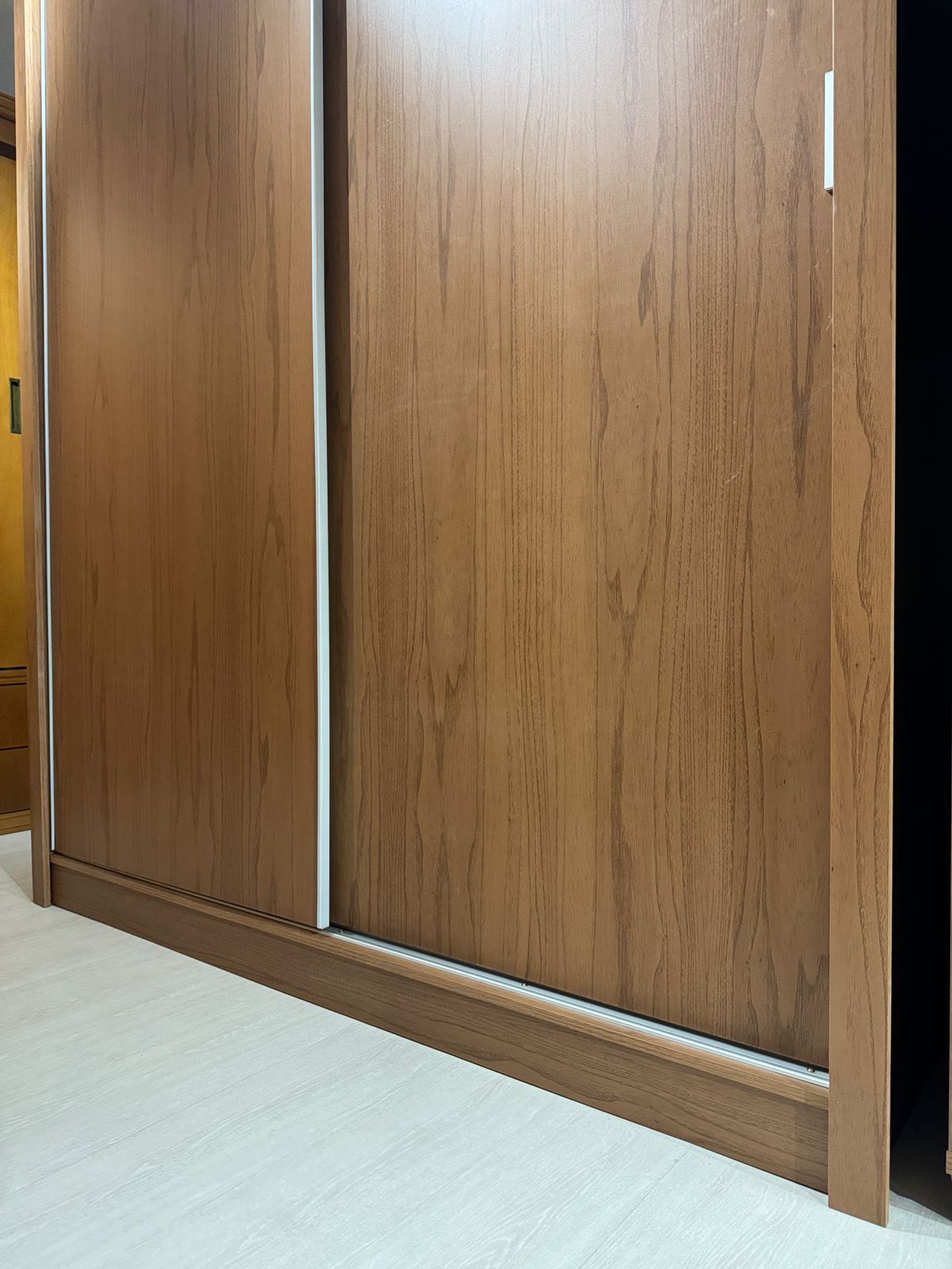 Roupeiro Montclair em MDF 2 portas de correr