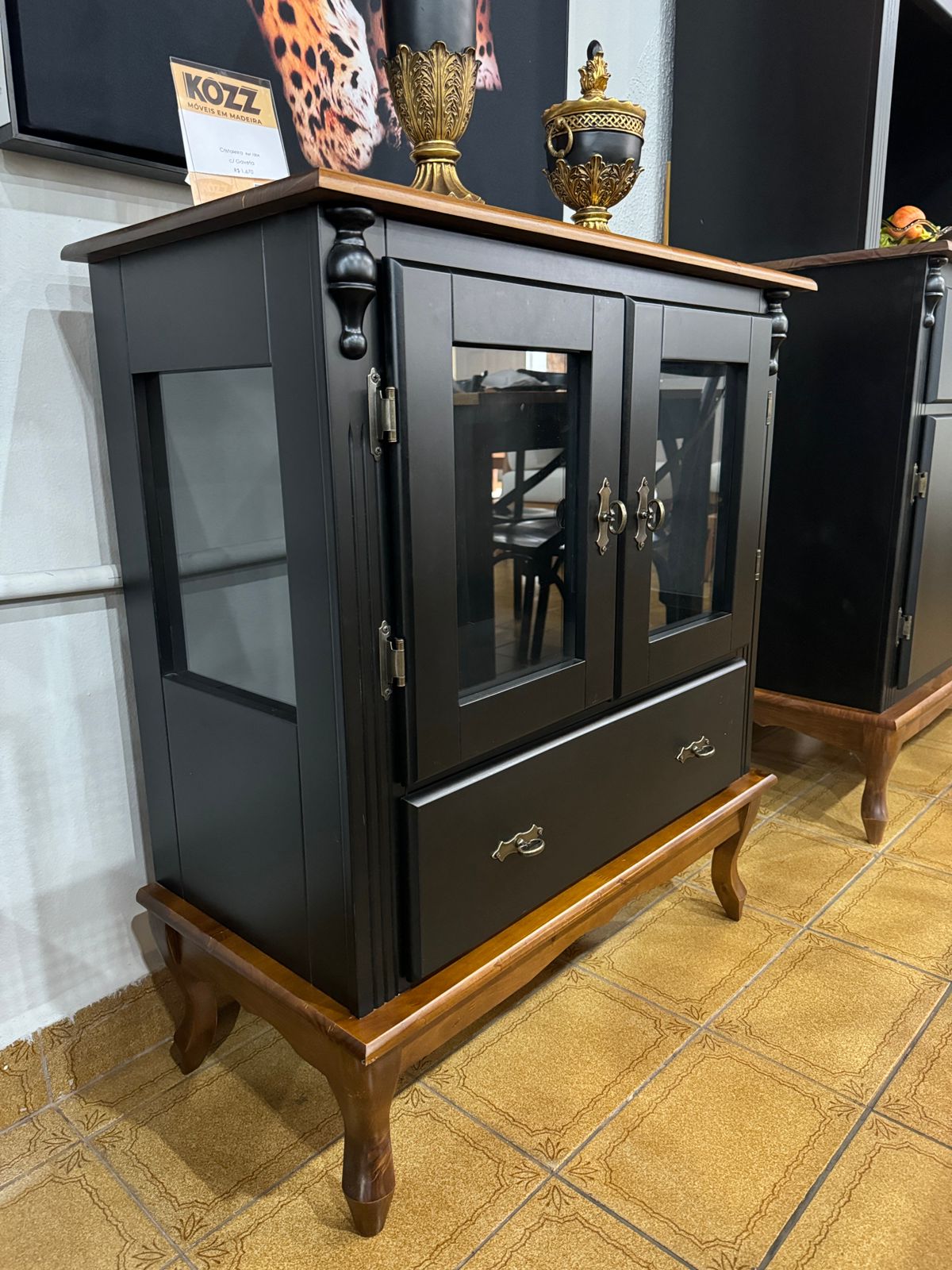 Cristaleira Baixa Preto/Imbuia 93 cm x 80 cm x 40 cm