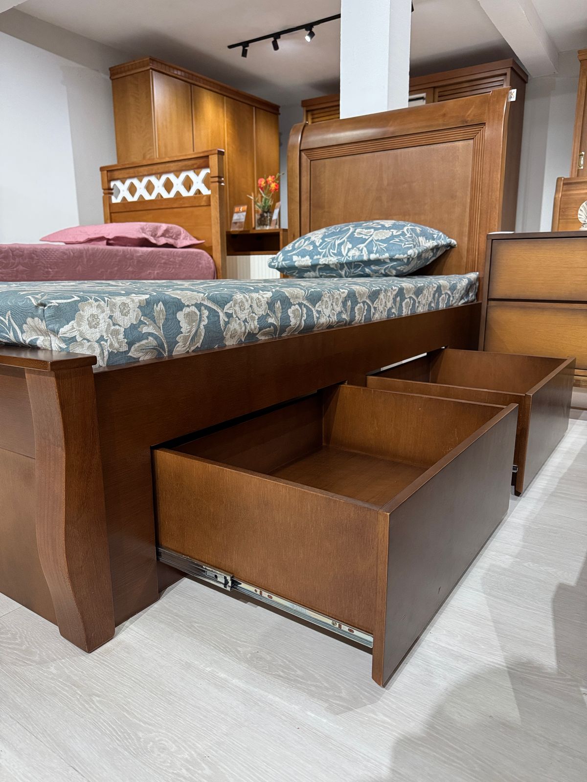 Cama Solteiro Madeira Maciça Florença com Gavetas Castanho