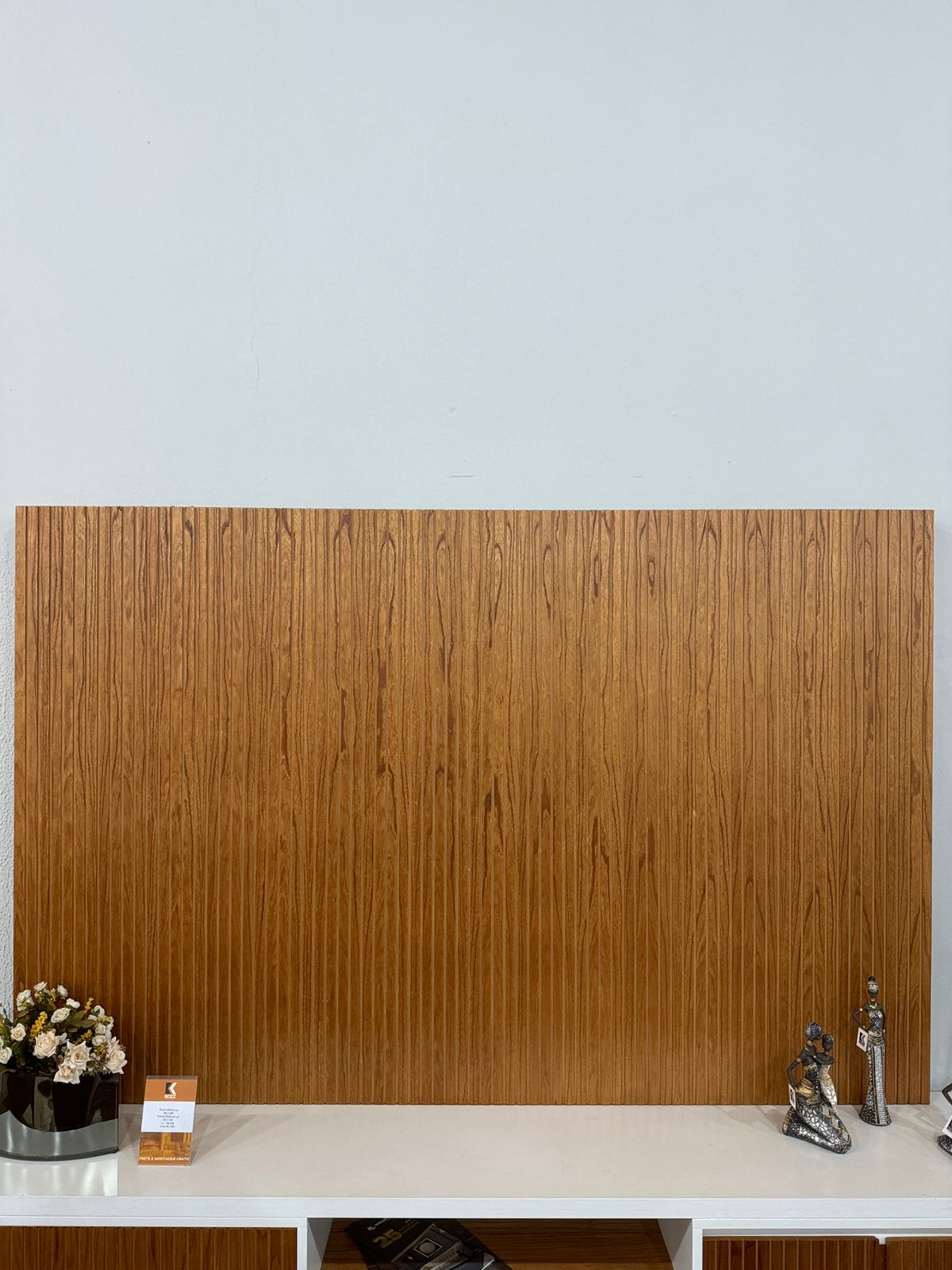 Home Theater Dhamar Madeira Maciça Amêndoa/Branco 187 cm x 200 cm x 41 cm