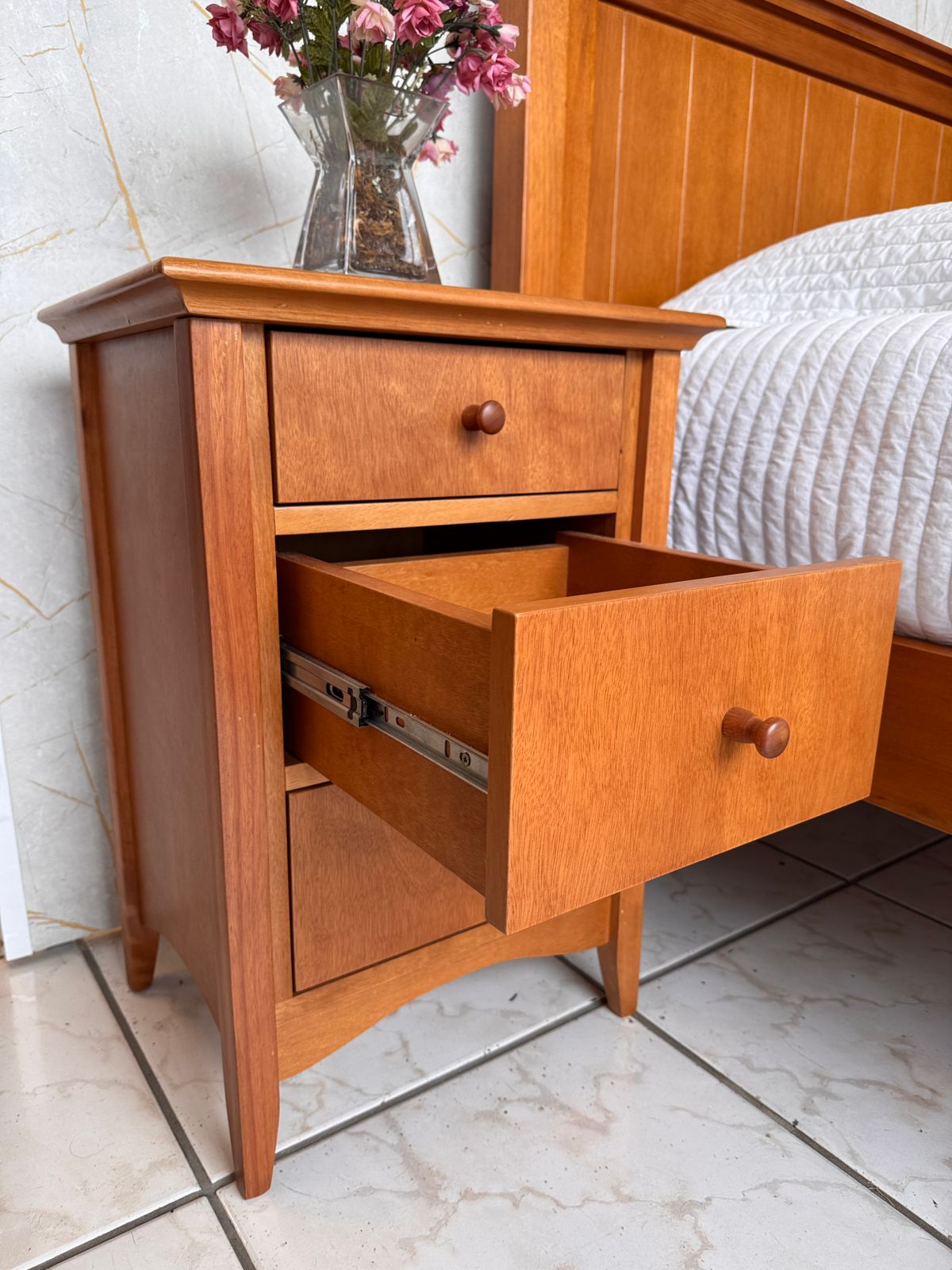 Mesa de Cabeceira Vila Real